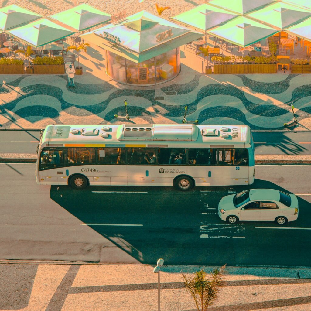 Rio Opens Tender Consultation for 175-Bus Electric PPP City bus in Copacabana, Rio de Janeiro, illustrating Rio’s planned 175-bus electric fleet PPP.